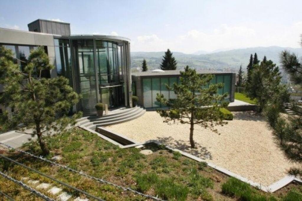 Najluxusnejší dom vo švajčiarskom meste Baar patrí Kimi Räikkönenovi.