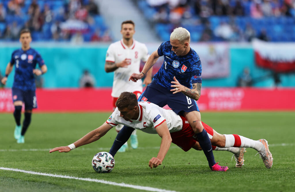 ONDREJ DUDA. Kocianovo hodnotenie: Táto pozícia mu sedí, najmä v spolupráci s Hamšíkom. Duda sa vie dostať do kombinácie, ponúkal sa a bol aktívny. Je to dosť náročné, spolu s Hamšíkom toho nabehali najviac z mužstva. Nedostal sa do vyloženej šance, ale zapájal sa do ofenzívnej činnosti. Tá z našej strany nebola taká, aká mala byť, keďže sme sa nedostali do súvislého tlaku. Duda však často pomáhal v medzihre.