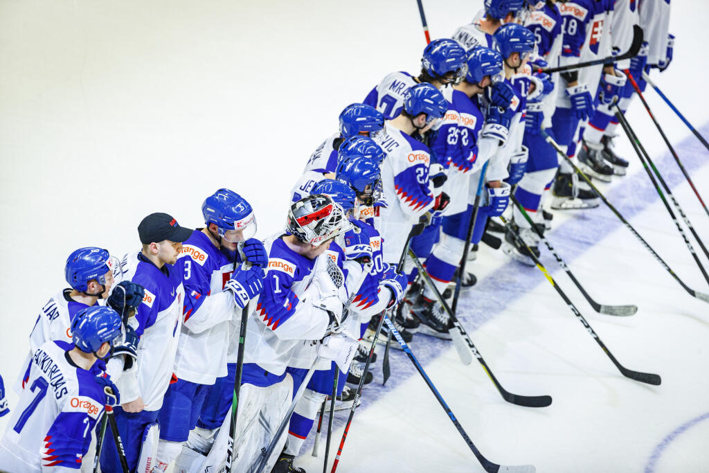 Na snímke hráči Slovenska po skončení zápasu štvrťfinále IIHF Majstrovstiev sveta v ľadovom hokeji hráčov do 20 rokov medzi Kanadou a Slovenskom.