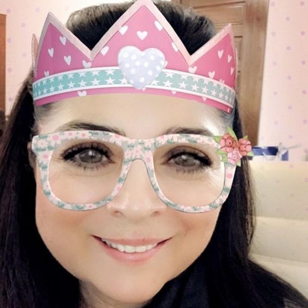 Victoria si rada robí vtipné selfie.