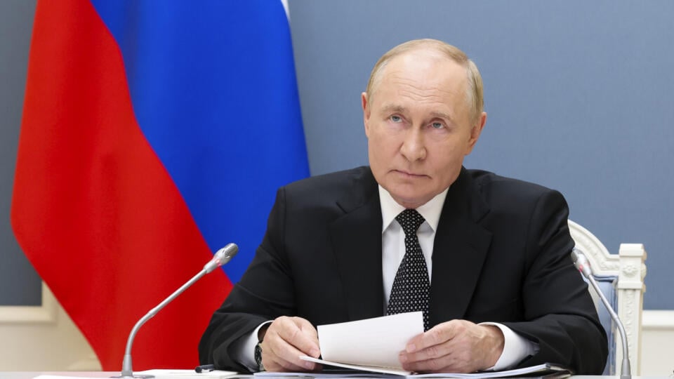 Ruský prezident Vladimir Putin sa v utorok 10. septembra 2024 zúčastňuje na začiatku aktívnej fázy rozsiahleho námorného cvičenia v rámci cvičenia Oceán-2024 prostredníctvom videokonferencie z riadiaceho strediska v Kremli v Moskve. Ruské námorníctvo spustilo strategické cvičenia s názvom Oceán-2024. Prebiehať budú v Tichom a Severnom ľadovom oceáne, ako aj v Stredozemnom, Baltskom a Kaspickom mori. Trvať budú do 16. septembra.