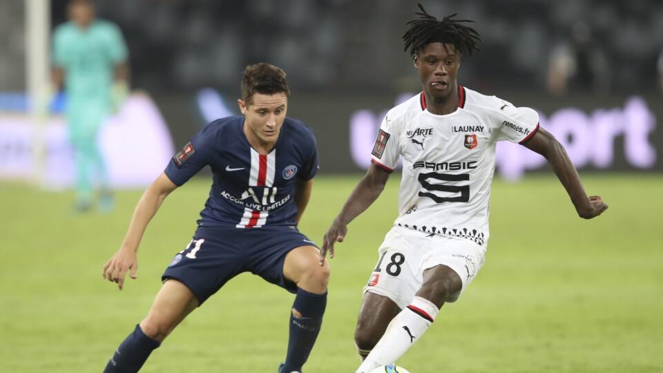 Eduardo Camavinga (vpravo) v drese Rennes.