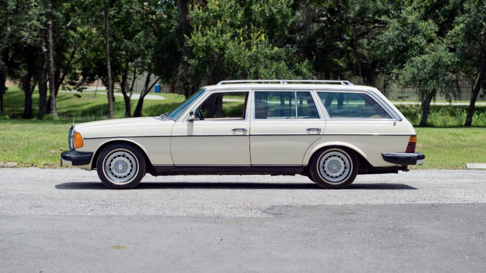 Tento Mercedes-Benz 300TD z roku 1979 objednal John Lennon na popud Yoko Ono.