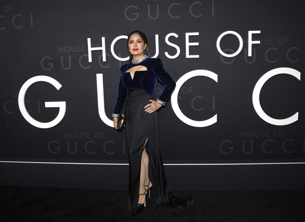 EBE 48 New York - Na snímke mexická herečka Salmy Hayek (Giuseppina Auriemma) pózuje fotografom počas príchodu na premiéru životopisnej drámy režiséra Ridleyho Scotta pod názvom Klan Gucci (House of Gucci) v New Yorku 17. novembra 2021. Film mapuje udalosti a následky vraždy Maurizia Gucciho, talianskeho podnikateľa a šéfa módneho domu Gucci, jeho bývalou manželkou Patriziou v roku 1995. FOTO TASR/AP
Salma Hayek attends the premiere of