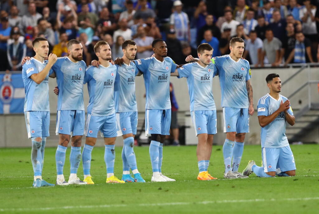 Futbalisti ŠK Slovan Bratislava prehrali s gréckym Olympiakosom Pireus v jedenástkovom rozostrele po remíze 2:2 v odvetnom zápase 3. predkola Európskej ligy.