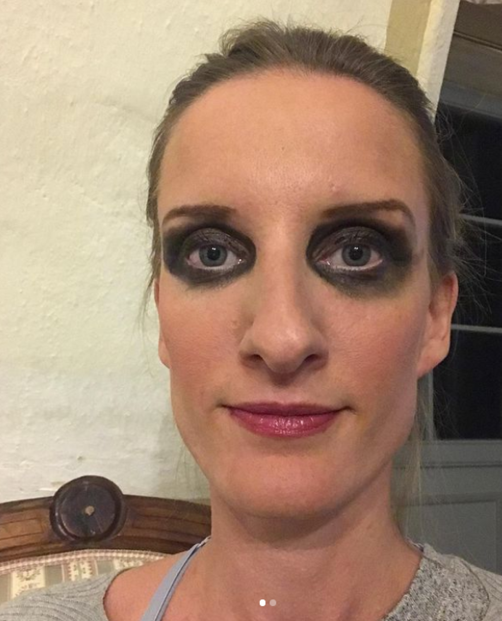 Adela objavila čaro sociálnych sietí a na fotografiách sa ukazuje aj v nie príliš lichotivých pózach.