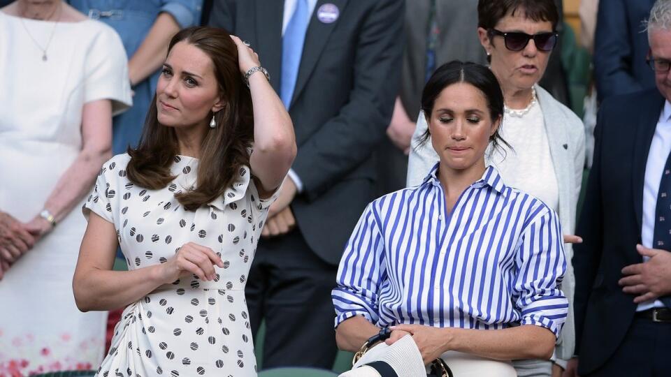 ZASADLI SI NA MEGHAN Porovnanie ukázalo, že médiá informujú diametrálne odlišne, ak spraví tú istú vec Kate a Meghan.