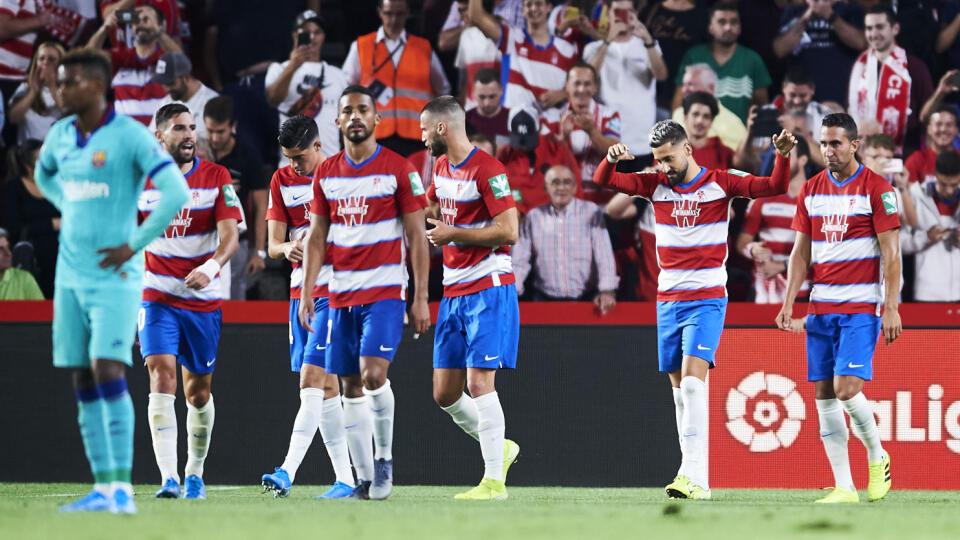 Španielsky futbalový klub FC Barcelona má na svojom konte po piatom zápase v La Lige dve prehry a v tabuľke iba sedem bodov. Pre