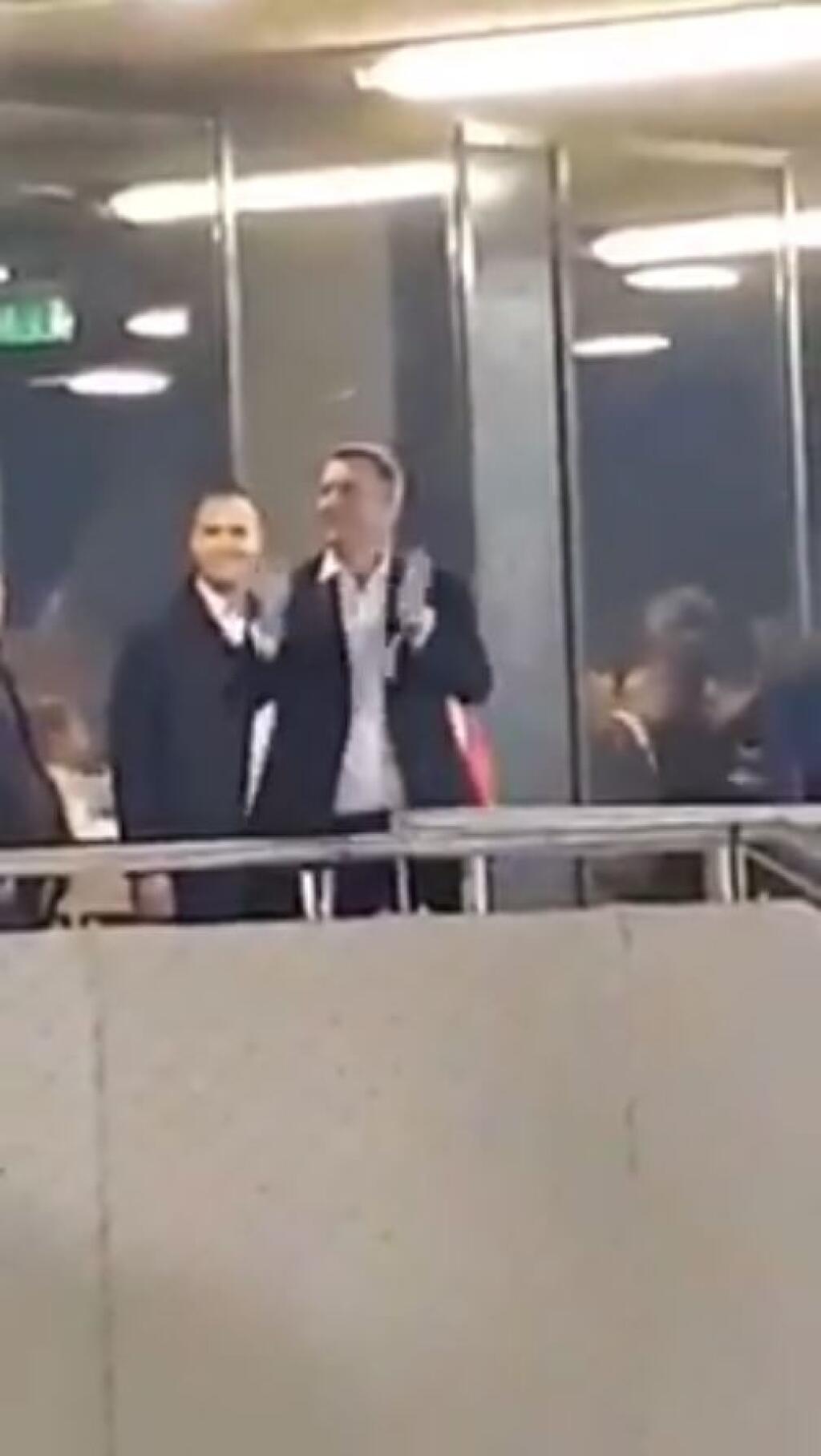 Danko bol osobne aj na zápase Slovenska proti Maďarsku. Víťazstvo našej reprezentácie si vychutnával, slovenským divákom tlieskal a posielal bozky, nie všetci to však vzali pozitívne a Danka odmenili prostredníkmi.