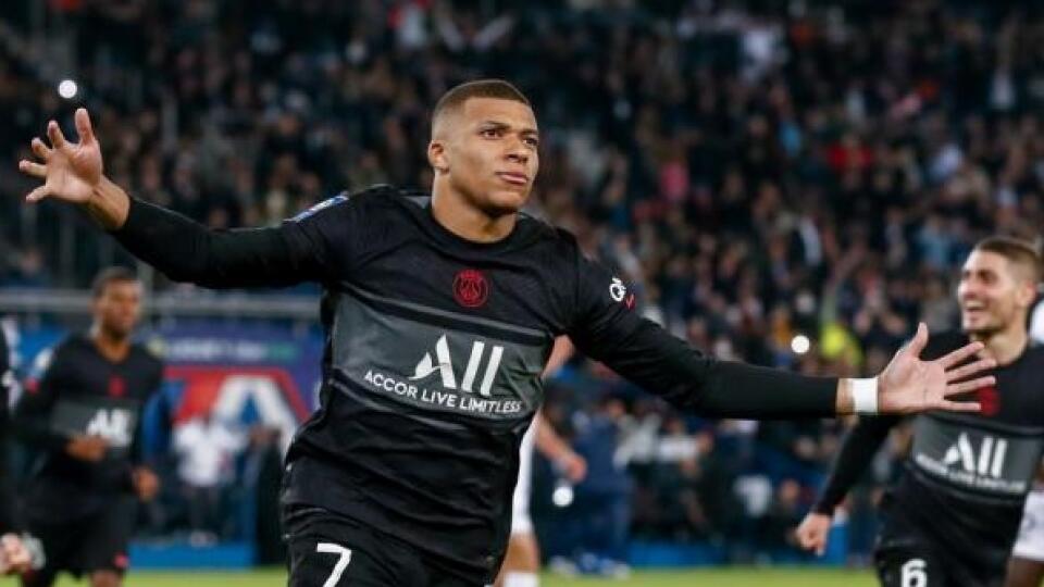 Kylian Mbappe potiahol futbalistov Paríža St. Germain k deviatemu ligovému triumfu z desiatich duelov.