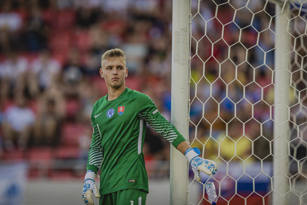 Na snímke Filip Baláž počas zápasu A-skupiny Majstrovstiev Európy vo futbale hráčov do 19 rokov medzi reprezenáciami Slovenska a Francúzska na Štadióne Antona Malatinského v Trnave.