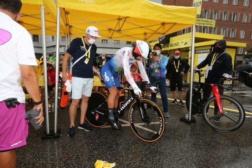 Peter Sagan sa musel prispôsobiť nepriaznivým podmienkam, ktoré boli počas dnešnej prvej etapy Tour de France.