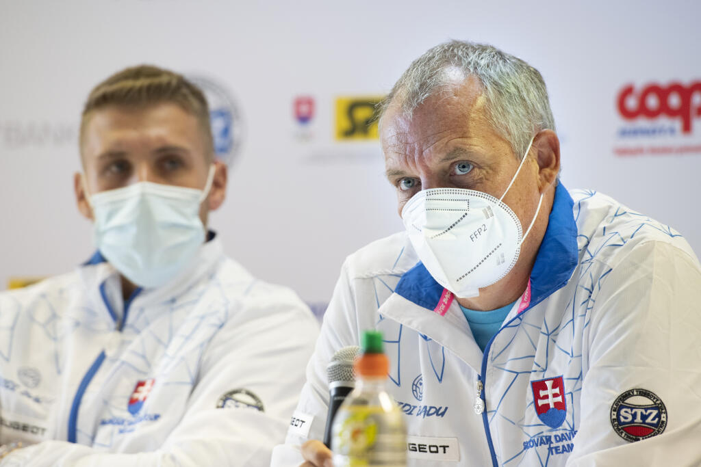 Pre Tótha to bude premiéra na lavičke Slovenska, vo funkcii kapitána vystriedal Dominika Hrbatého.