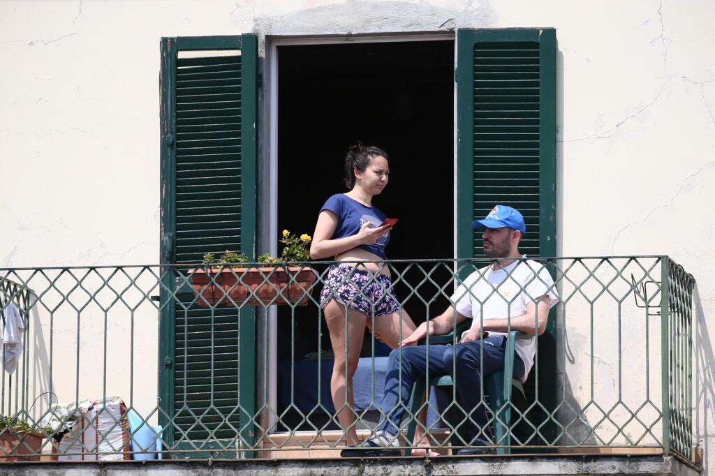 Štart 20. etapy Giro d´Italia vyvolal v mestečku Verbania-Valle Spluga ošiaľ. Stovky fanúšikov vyprevádzali cyklistov na 164-kilometrovú trať.