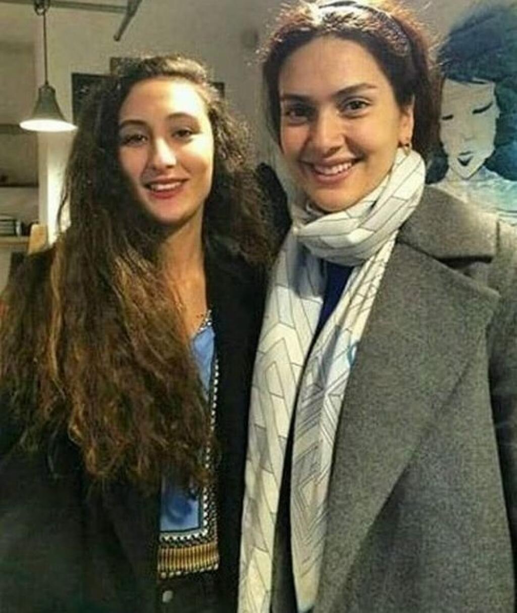 Bergüzar Korel sa v súkromí spolieha na svoju prirodzenú krásu.