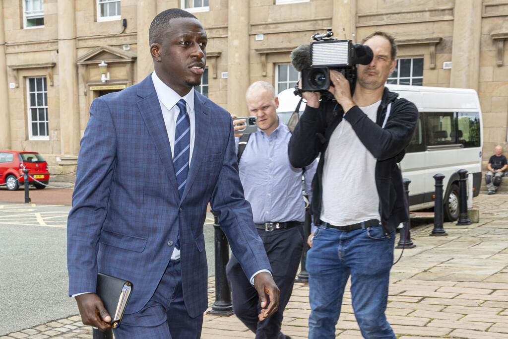 PK 13 Chester - Futbalista Manchestru City Benjamin Mendy prichádza na súdne pojednávanie v Chestri 16. augusta 2022. Francúzsky futbalista je obvinený z ôsmych prípadov znásilnenia, jedného prípadu sexuálneho napadnutia a jedného pokusu o znásilnenie. Mendy obvinenia odmieta. FOTO TASR/AP
Manchester City footballer Benjamin Mendy arrives at Chester Crown Court in Chester, England, Tuesday Aug. 16, 2022. The footballer is accused of eight counts of rape, one count of sexual assault and one coun