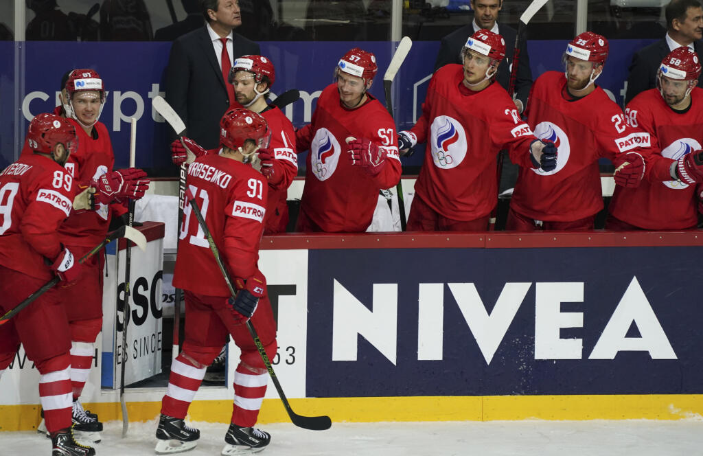 Ruskí hokejisti môžu na medzinárodnom fóre ako reprezentácia súťažiť pod symbolom Ruského olympijského výboru. Nebolo tomu inak ani na MS 2021 v Rige.