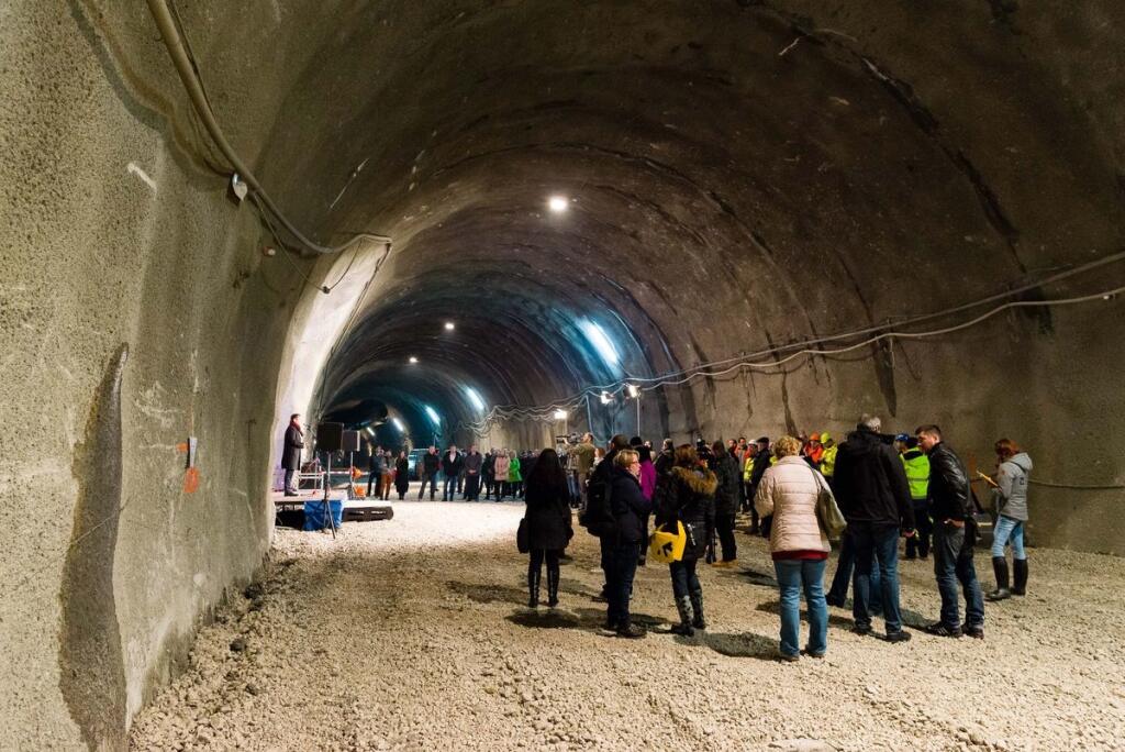 Slávnostná prerážka tunela Považský Chlmec, ktorý je súčasťou úseku