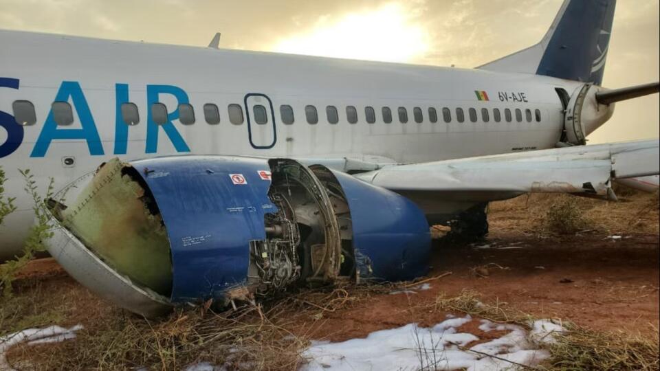 Jedenásť ľudí utrpelo vo štvrtok ráno pri senegalskej metropole Dakar zranenia v dôsledku nehody lietadla typu Boeing 737-300, ktoré tam počas štartu zišlo zo vzletovej dráhy. Letisko následne uzavreli, informovalo jeho vedenie.