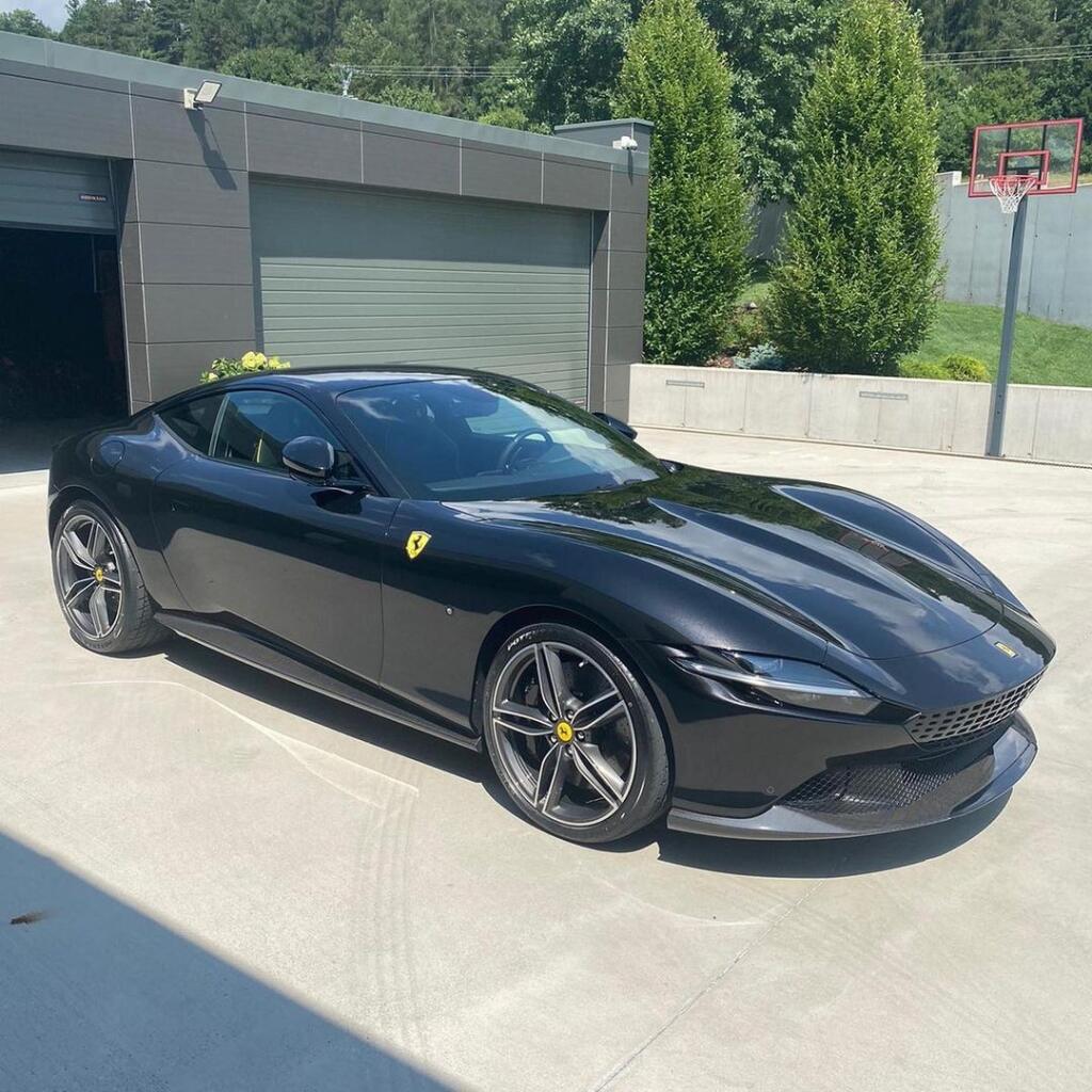 Marek Hamšík má doma nové Ferrari. Model Roma sa predáva za približne 200-tisíc eur.
