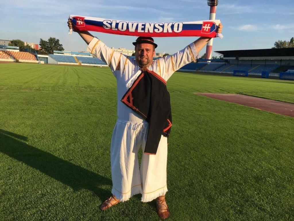Najznámejší slovenský fanúšik, ktorého mnohí poznajú aj ako „slovenský bača“, Roman Podhradský bojoval s ochorením na vírus Covid-19 niekoľko dní a takmer to nedopadlo dobre.