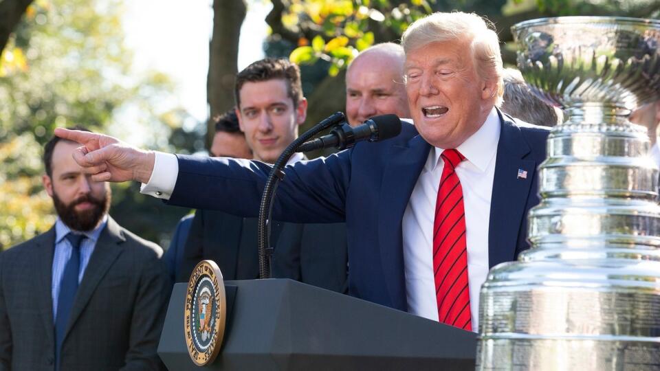 Prezident Donald Trump privítal hokejistov St.Louis Blues v Bielom dome.