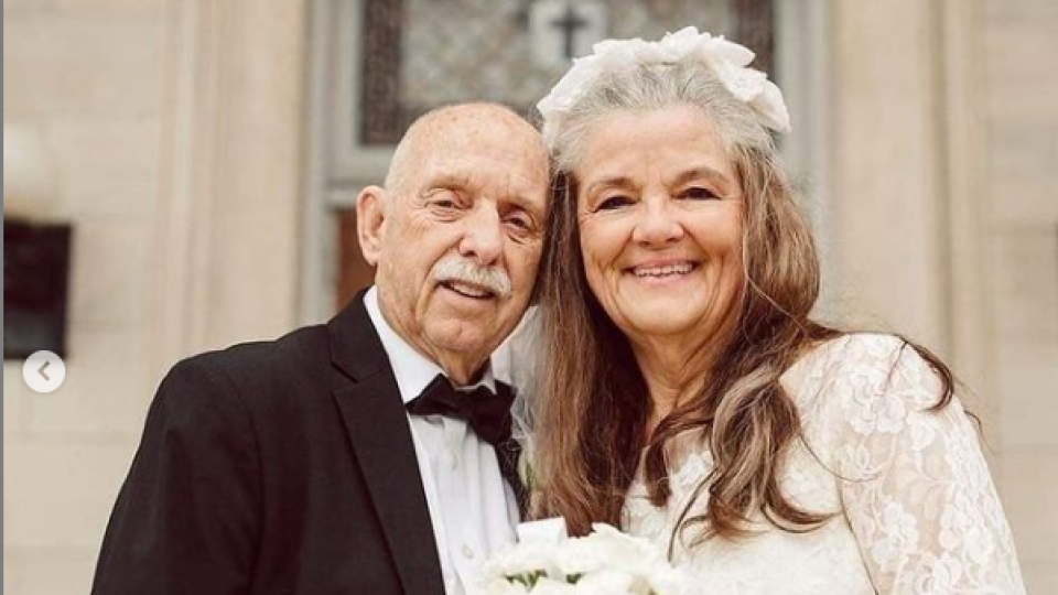 Svadobný pár nafotil svoje svadobné fotky po 50-tich rokoch.