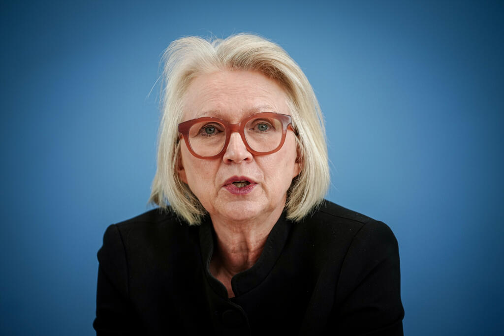 KK29 archív Berlín - Na archívnej snímke z 15. mája 2024 v Berlíne Monika Schnitzerová, predsedníčka poradného orgánu nemeckej vlády známeho pod označením rada múdrych. Hlavná ekonomická poradkyňa nemeckej vlády varuje pred dôsledkami veľkej koalície kresťanských (CDU/CSU) a sociálnych demokratov (SPD), ktorá by mohla vzísť z predčasných parlamentných volieb. TASR o tom informuje na základe správy agentúry Reuters. 