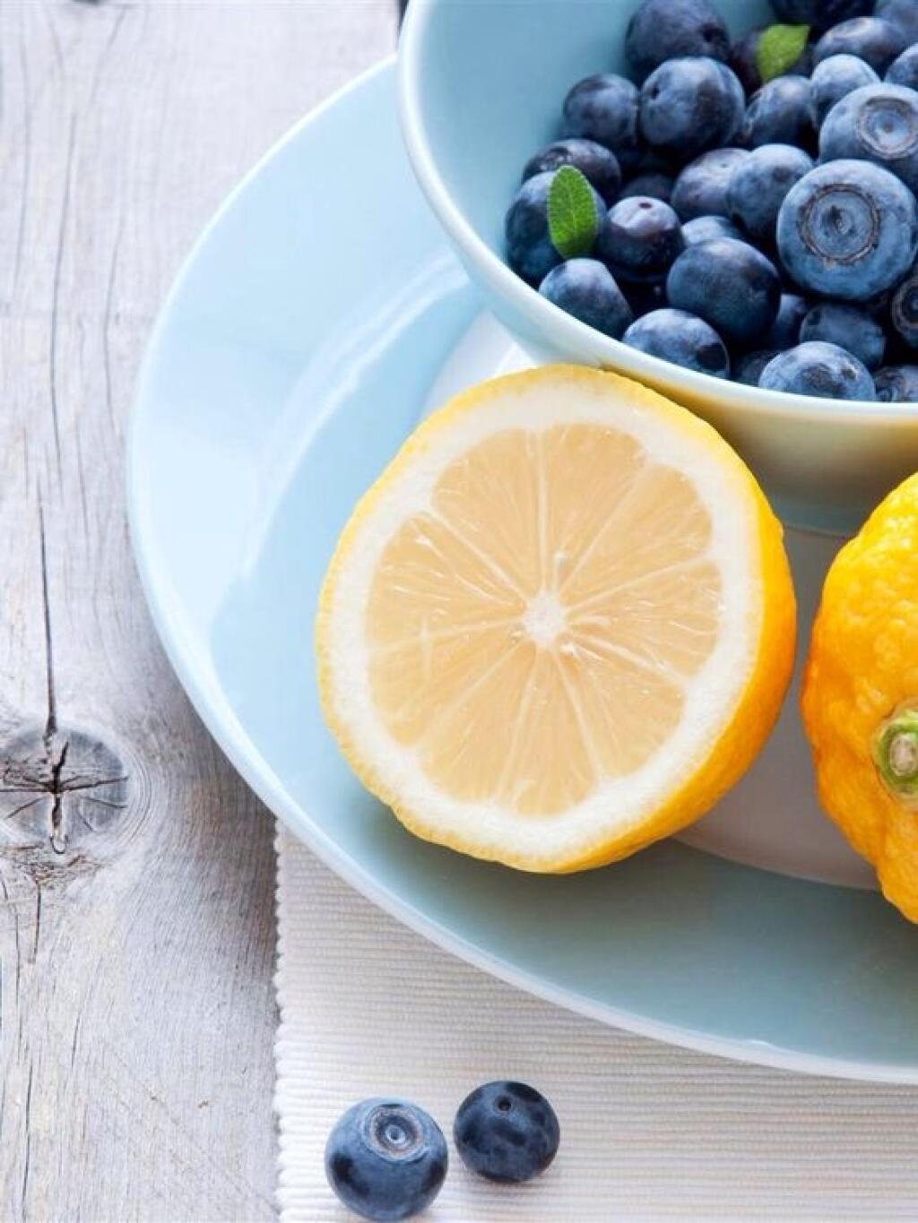 Jedna šálka čučoriedok poskytuje 24 % odporúčanej dennej dávky vitamínu C.