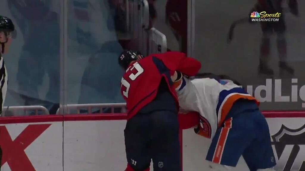 VIDEO Chára prekonal ďalší rekord NHL: Súper z jeho pohľadu musel pustiť do gatí!