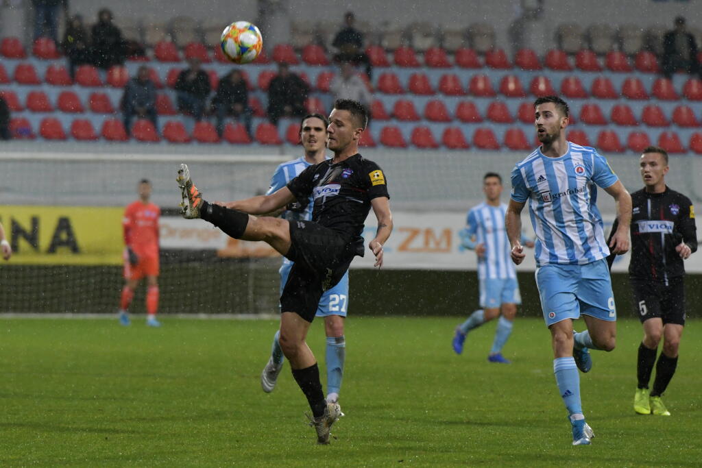 Futbalové kluby už majú od vlády povolenie opäť zarezávať naplno.