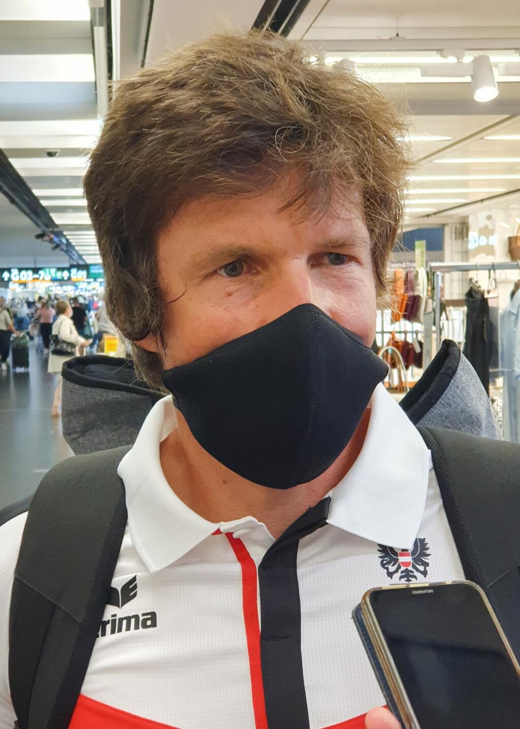 Michal Martikán odletel do Japonska už v rakúskych farbách.