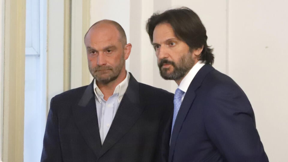 Na banskobystrickom pracovisku Špecializovaného trestného súdu (ŠTS) prebieha proces v kauze Dobytkár. Na snímke obžalovaný Norbert Bödör (vľavo) a jeho obhajca Robert Kaliňák.