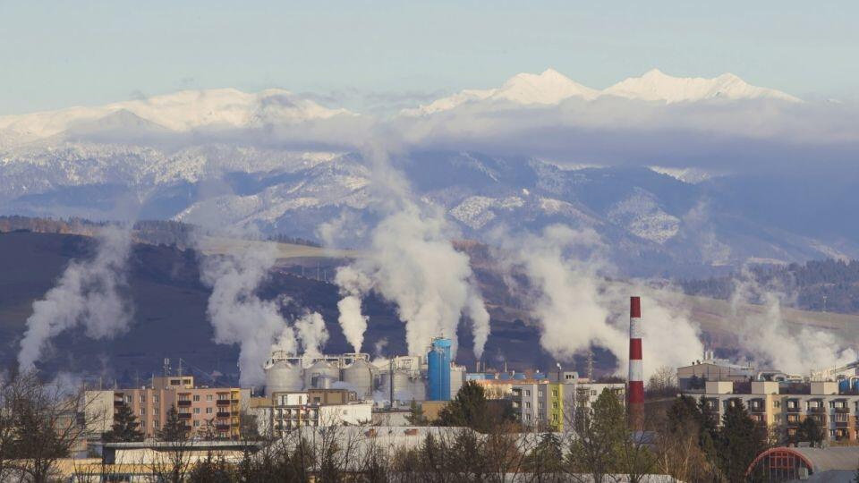 Ružomberčania sa boja vychádzať von: Mesto už druhý týždeň trápi extrémny smog!