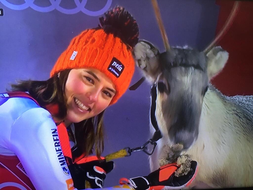 Vlhová triumfom v nedeľnom slalome získala svojho piateho soba. Síce pre neho zatiaľ nemá meno, ale ako víťazka ho tradične po pretekoch nakŕmila.