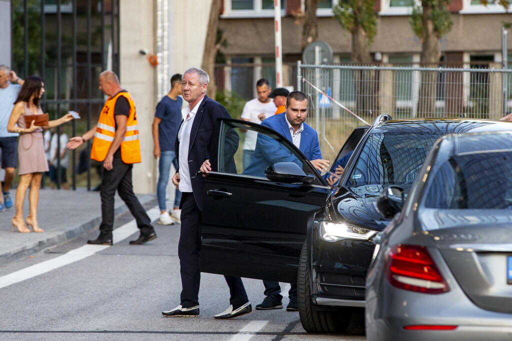 Minulý týždeň v piatok šokoval vyhlásením majiteľ Slovana Bratislava Ivan Kmotrík starší, že odvolal z funkcie športového riaditeľa klubu Richarda Trutza a ďalších členov vedenia.