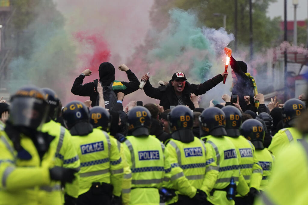 Duel opäť sprevádzali protesty fanúšikov.