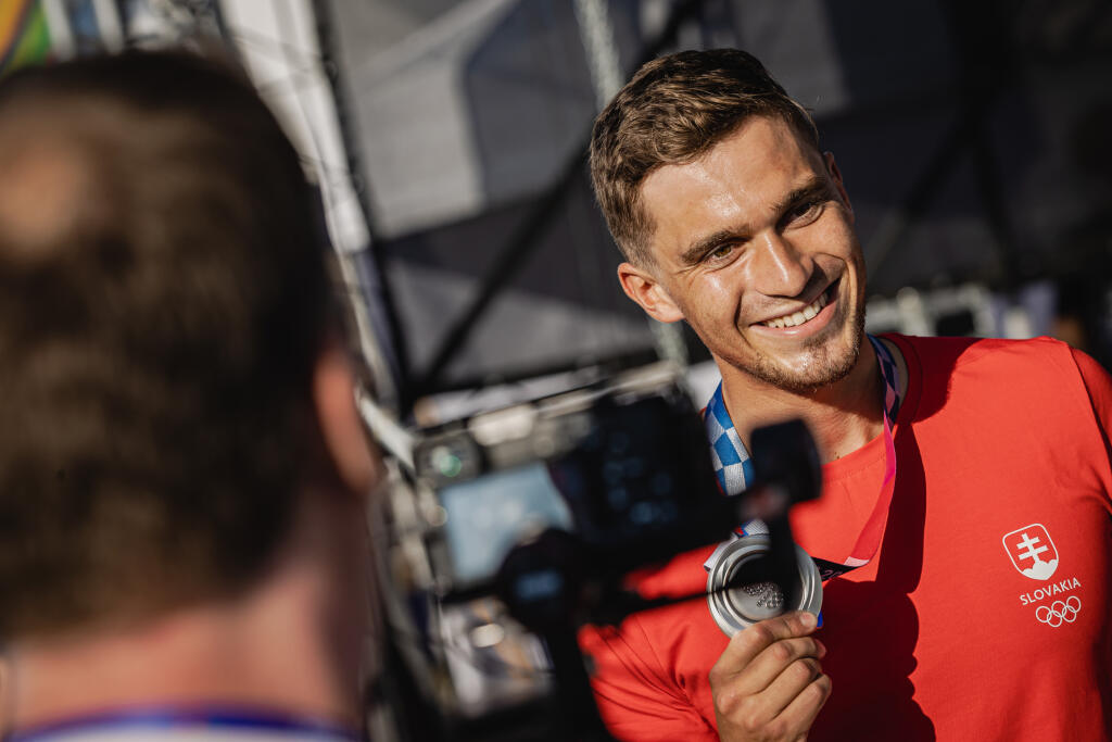 Slovenskí športovci, ktorí sa už vrátili domov z Hier XXXII. olympiády v Tokiu, sa stretli s návštevníkmi Olympijského festivalu v x-bionic sphere v Šamoríne. Na snímke vodný slalomár Jakub Grigar, ktorý v discipíne K1 získal striebornú medailu.