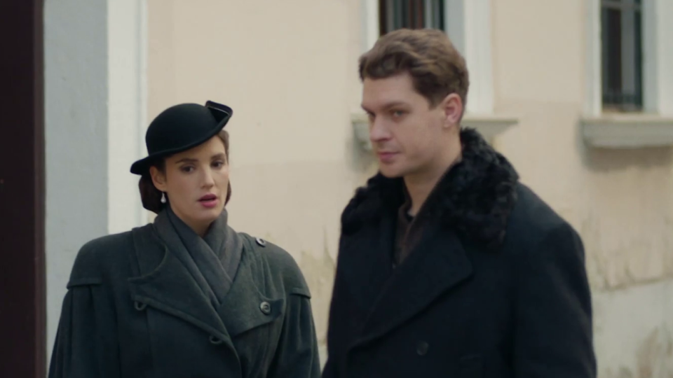 Erik Žibek a Sarah Arató v seriáli Dunaj, k vašim službám.