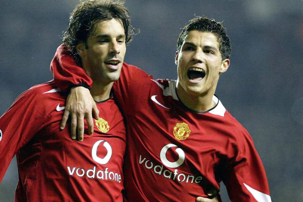 Van Nistelrooy údajne kritizoval Ronaldovu tendenciu držať sa lopty namiesto toho, aby prihral spoluhráčom, čo vyvolalo boj, po ktorom Van Nistelrooy poznamenal: „Choď plakať k svojmu otcovi“, čo sa týkalo portugalského asistenta manažéra Carlosa Queiroza. Ronaldo však vzal vyhlásenie doslovne a údajne sa rozplakal, pretože jeho otec José zomrel pred ôsmimi mesiacmi.
