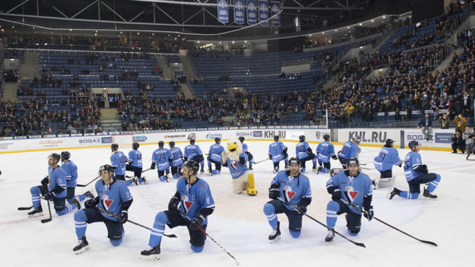 Mesto Bratislava už dostalo peniaze, ktorými mal v stredu 26. júna hokejový klub HC Slovan Bratislava uhradiť svoj viac ako miliónový dlh za prenájom Zimného štadióna Ondreja Nepelu.