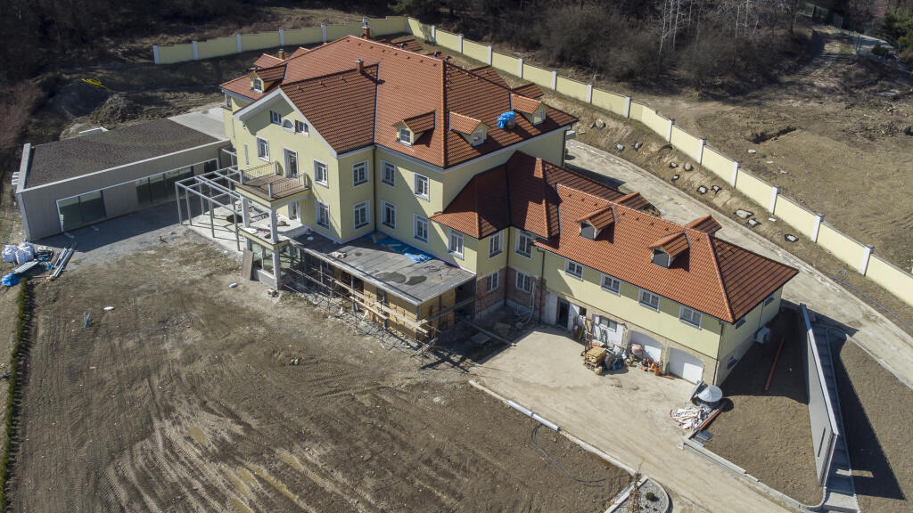 Okrem vyrovnaného svahu pribudla aj konštrukcia na terasu.
