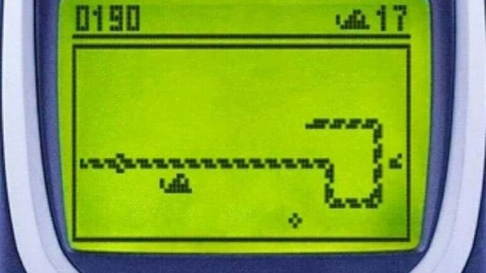 Nekonečná zábava na nezničiteľnom telefóne Nokia 3310. Ak padol, rozbil sa chodník. Zdá sa až neuveriteľné, že niektoré kusy dodnes fungujú. Povráva sa, že na vývoji tohto telefónu tajne pracoval aj Chuck Norris.