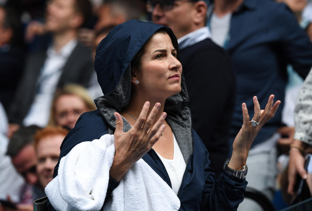 Aj v prvých zápasoch Australian Open sa Federerovej ligotal na ruke veľký prsteň a luxusného hdinky.o