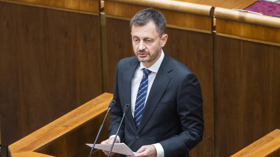 Na snímke predseda vlády SR Eduard Heger (OĽaNO) počas 67. schôdze Národnej rady SR o návrhu na odvolanie ministra hospodárstva Richarda Sulíka (SaS) z funkcie v Bratislave 16. júna 2022. FOTO TASR - Jaroslav Novák