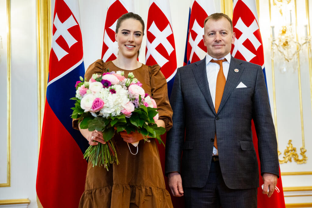 Vlhovú po životnom úspechu prijal aj Boris Kollár. Na Bratislavský hrad prišla v hnedých šatách.