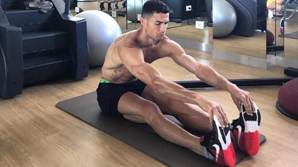 Ronaldo namiesto dovolenky zarezáva v posilňovni