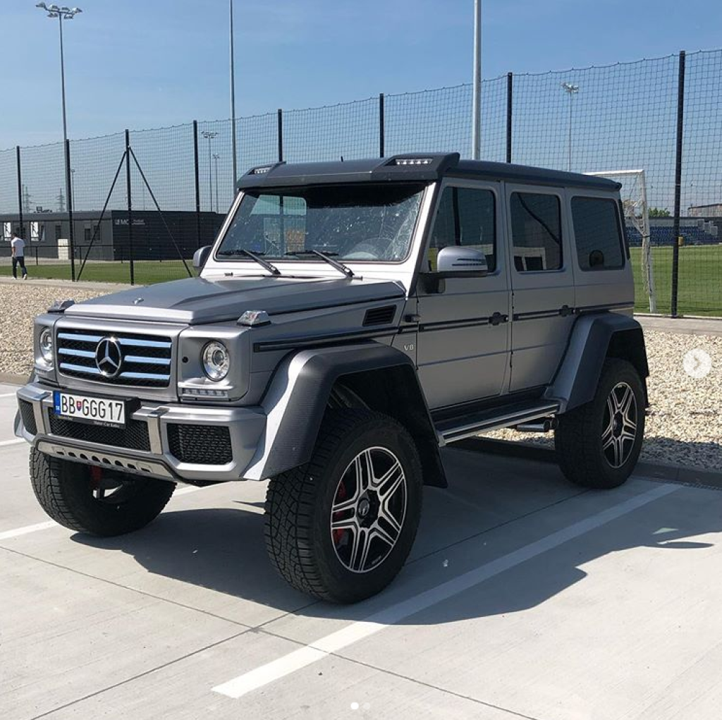 Hamšíkov Mercedes-Benz G 500 4x4² je najnovším prírastkom do jeho garáže. Cena G-čka v extrémnej verzii G 500 4x4² štartovala na našom trhu s cenovkou od 226-tisíc €.