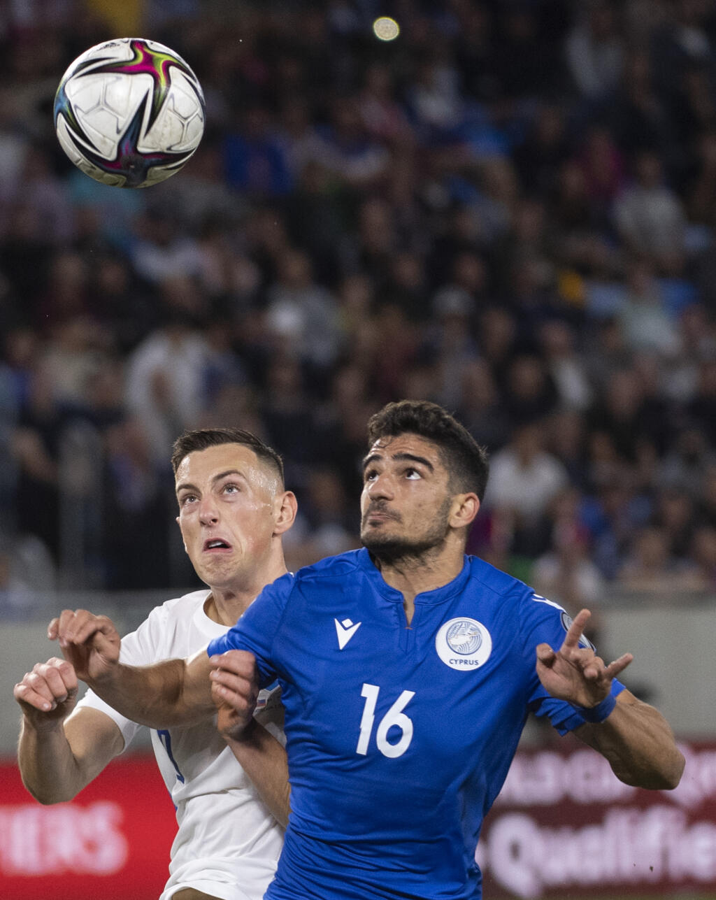 Borbélyho hodnotenie: Je to veľmi pracovitý futbalista, ktorý však momentálne trpí tým, že je nevyhratý. Nevyhratosť blokuje jeho výkon, v kritických okamihoch sa prejavujú absentujúce minúty v zápasoch. Na tento post je pre budúcnosť jeden z možných hráčov, ale nie v momentálnej forme a hernej pripravenosti.