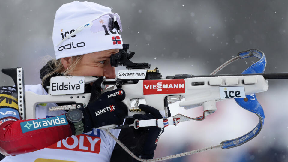 EBE 10 Pokljuka - Na snímke nórska reprezentantka Tiril Eckhoffová počas streľby v súťaži mix štafiet na 4x7,5 km na MS v biatlone v slovinskej Pokljuke 10. februára 2021. FOTO TASR/AP
Norway's Tiril Eckhoff prepares before the mixed 4x7.5 km relay competition at the World Championships Biathlon event in Pokljuka, Slovenia, Wednesday, Feb. 10, 2021. (AP Photo/Darko Bandic)